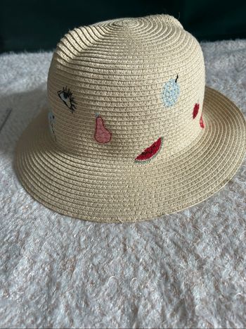 🌸 Chapeau en paille brodé - motifs fruits & inscription “chic” 🌸