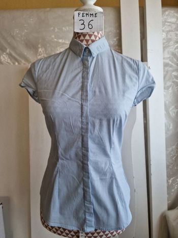 Chemise, bleu ciel, en coton, en très très bon état, longueur 54cm, marque Cache Cache =4€