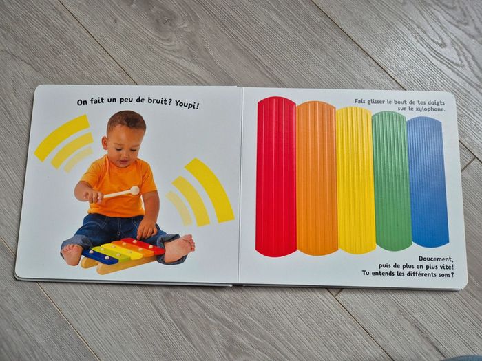 Livre on joue avec les mains - photo numéro 4