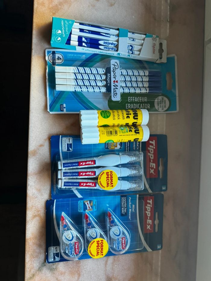 Lot de fournitures scolaires