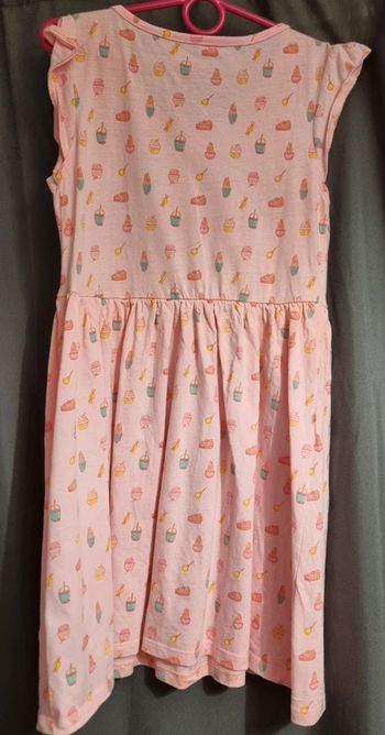 Robe, 8 ans