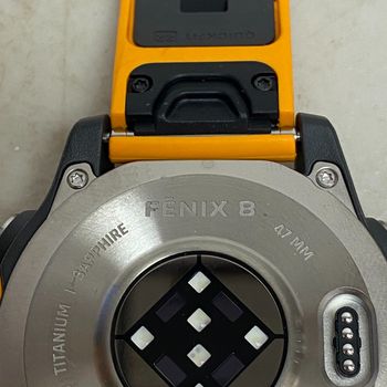 Montre connectée Garmin fenix 8 47 mm AMOLED saphir titane orange étincelant graphite