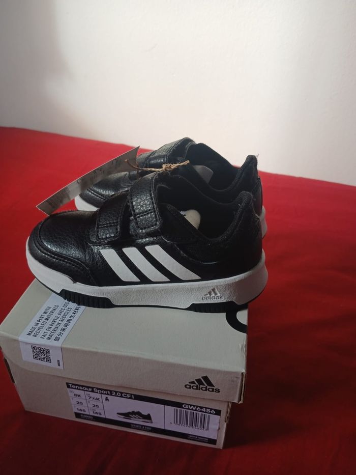 Adidas pratiquement neuf , porté une fois - photo numéro 3