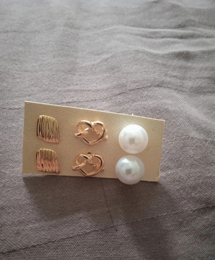 Boucles d'oreilles fantaisie neuves dorées