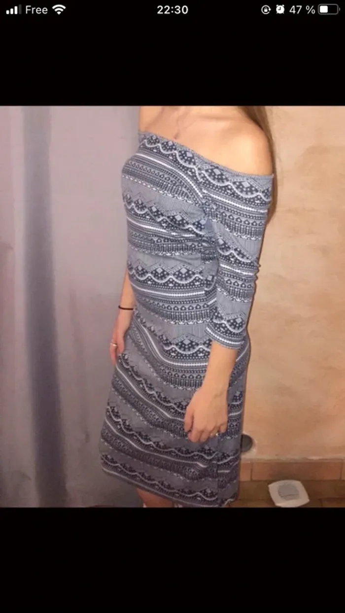Robe longue Jennyfer épaule dénudée (blanche et gris), S / 36 /