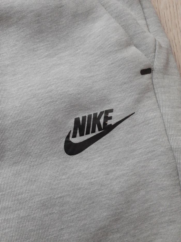 Short Nike Tech Fleece gris - photo numéro 2