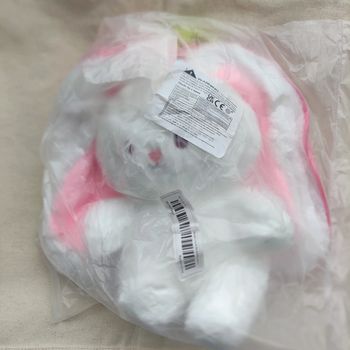 Peluche lapin à la fraise