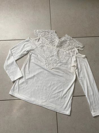 Tee-shirts épaules dénudé