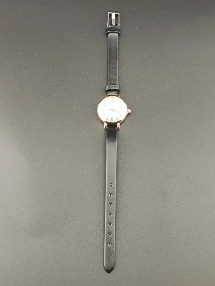 Montre ronde fine noire, dorée, discrète, précise - photo numéro 3