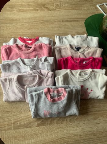 Lot de 9 pyjamas velours 1 mois