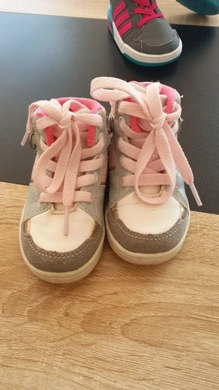 Lot de 3 paires de chaussures pointure 20 - photo numéro 5