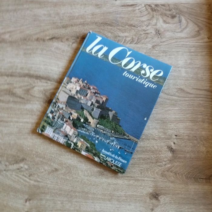 📚 Livre La corse touristique #emyfleury_livres