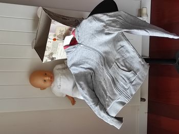 ⭐ Veste à capuche zippée fille – 8 ans (étiquette 10 ans) – Gris et corail