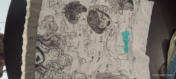Jupe Desigual avec motifs graffitis - photo numéro 2