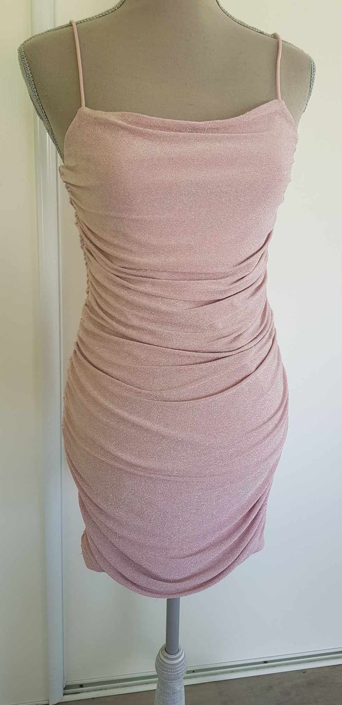 Robe sexy drapée à paillettes - photo numéro 2