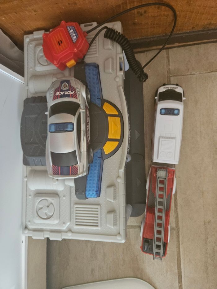 Caserne de pompiers avec gendarme et ambulance - photo numéro 6