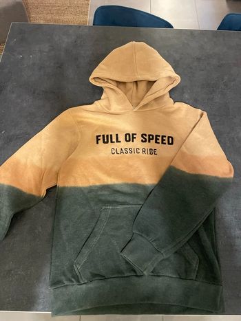 Pull à capuche Cloothes