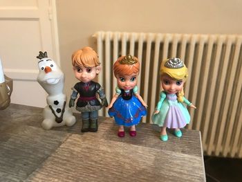 Lot princesse reine des neiges mini poupée