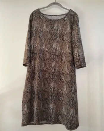 Très jolie robe motifs serpent taille L Xl Etiquette coupée