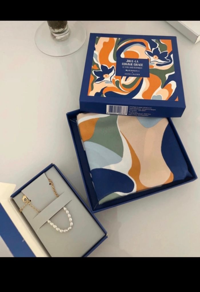 Foulard carré et bracelet neuf - photo numéro 1