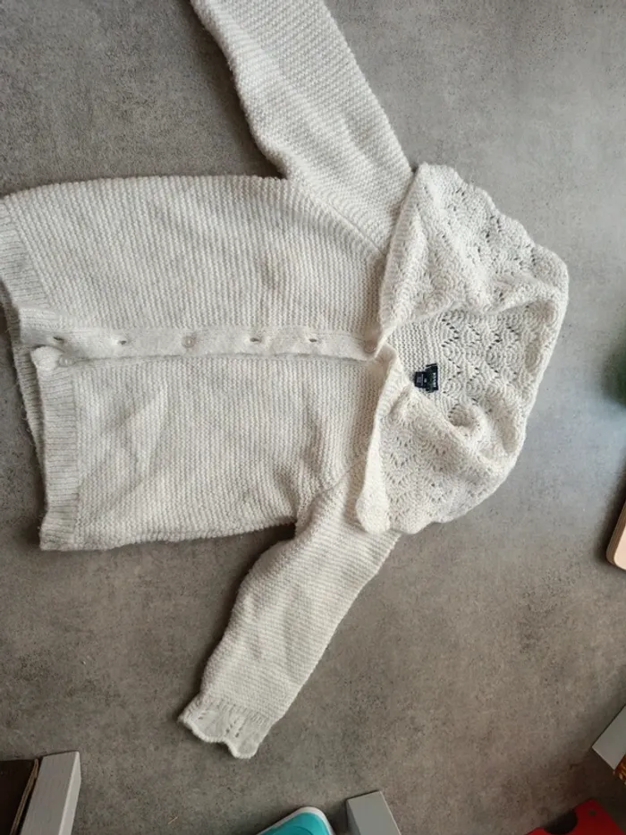 Gilet Kiabi blanc cassé gros col brodé 81cm - photo numéro 2