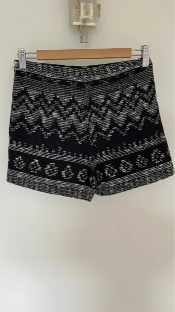 Short taille haute en maille motifs