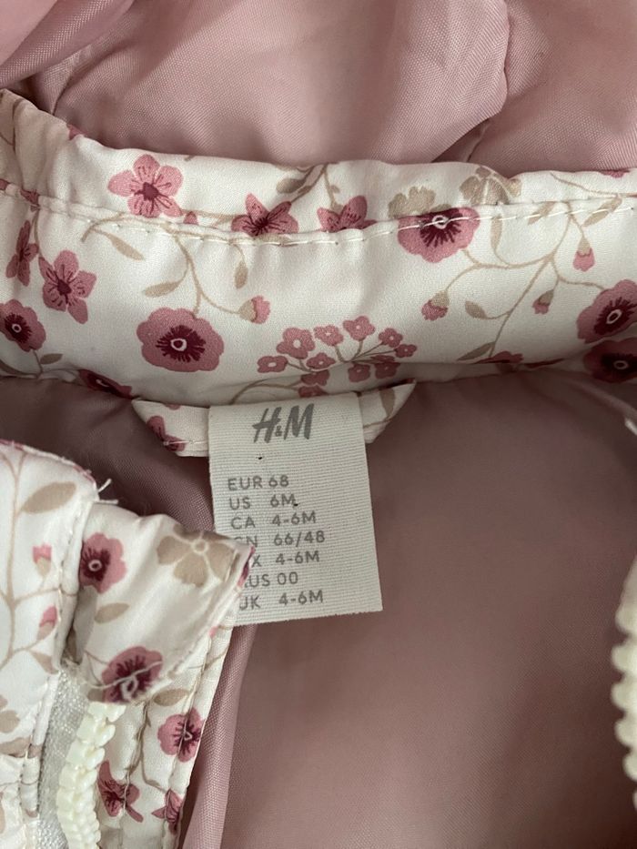 Doudoune fleurie H&M – Taille 4-6 mois (68 cm) - photo numéro 4