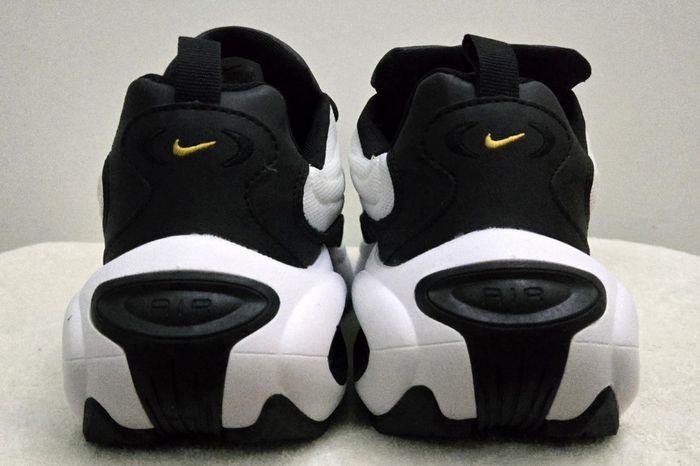 Nike Air Max Plus Tn , dans un coloris dégradé noir → gris/bleu avec swoosh jaune.T 40 et 41 - photo numéro 2