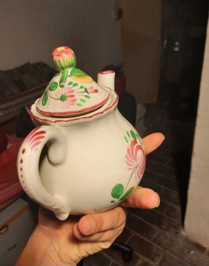 Théière ancienne en faïence française de Saint Clément Lunéville - photo numéro 3