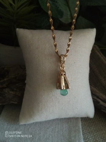 Collier pendentif fantôme 👻 et pierre de calcédoine verte