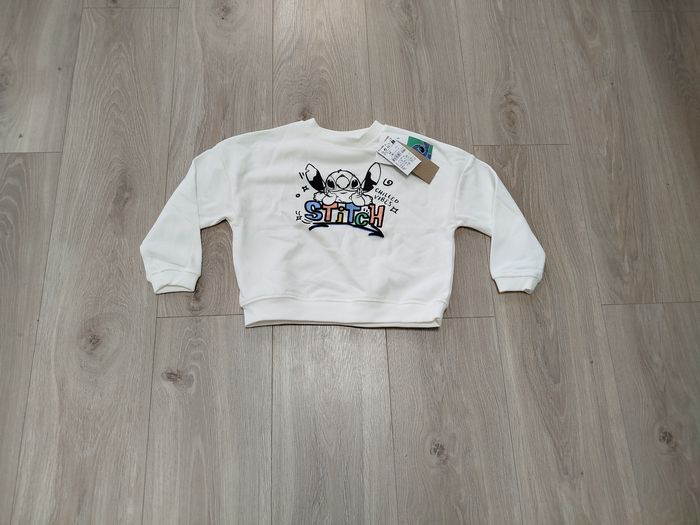 Pull Stitch 4 ans neuf