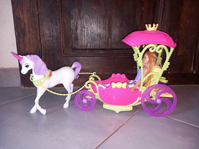 Barbie princesse et sa calèche