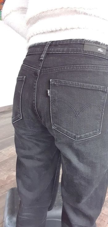 Jean Levi's 28 demi curve classic rise straight w28 l32 taille 36 en très bon état