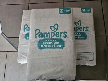Lot couches Pampers t2