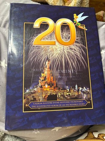 Livre sur 20 ans de Disneyland Paris