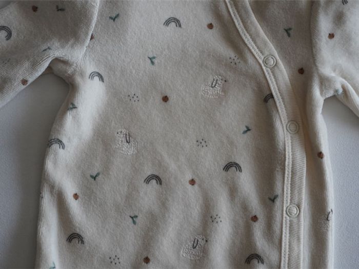 Lot kiabi 0m 48-51 cm : 3 Pyjamas velours fantaisies + 2 Bodies ML - photo numéro 6