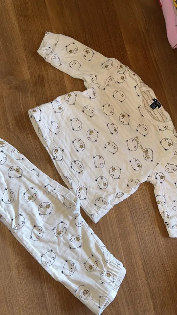 Pyjama avec pied 2 pièces kiabi 18 mois