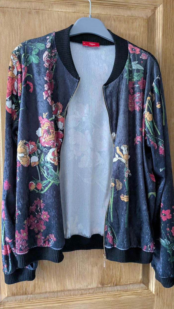 Gilet fin, coloré, à fermeture éclair. - photo numéro 3