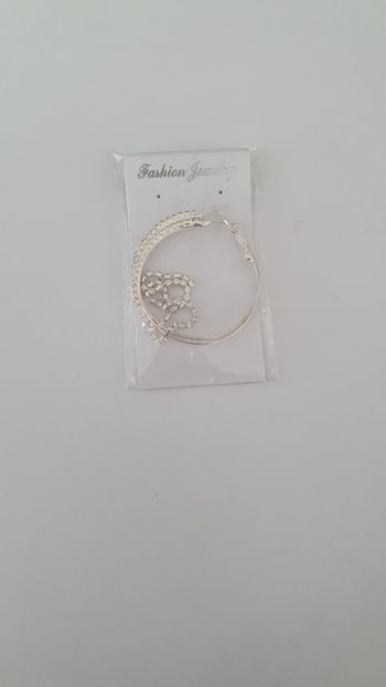 Boucles d'oreilles neuves