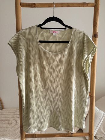 Top court plissé satiné Vert Afibel Cutala taille 38 / 40 neuf