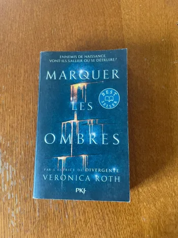 Livre Marquée les ombres de Veronica Roth