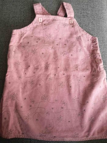 Robe rose velours côtelée