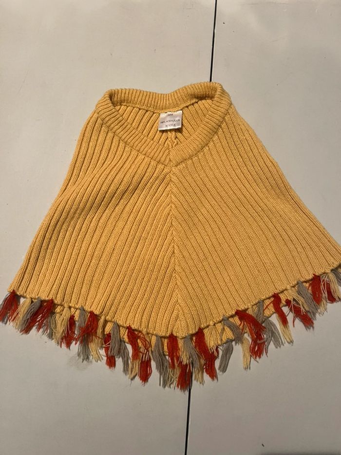 Très jolie poncho pour petite fille