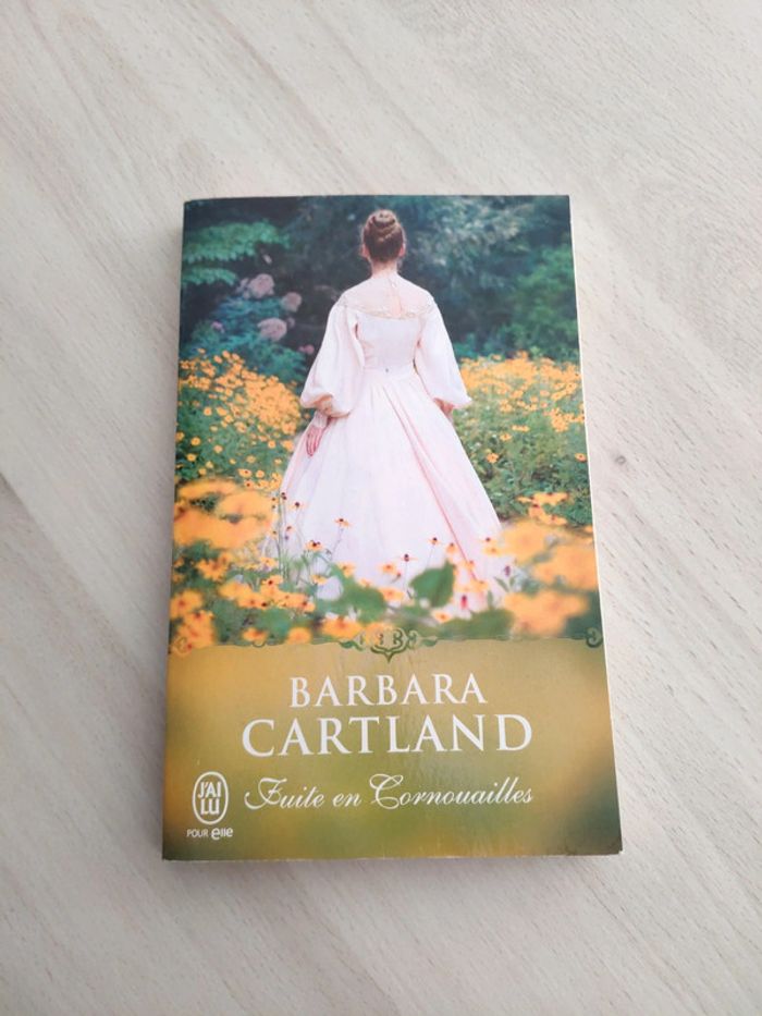 Livre poche Fuite en Cornouailles Cartland