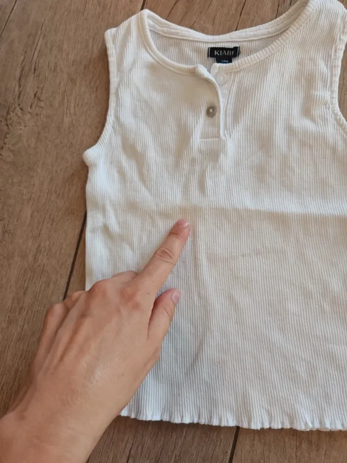 Lot de 2 t-shirt blanc 2 ans tachés - photo numéro 2