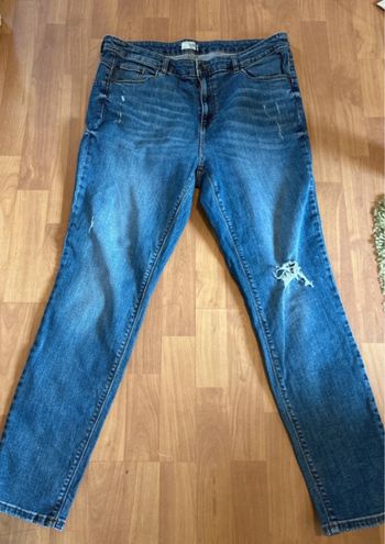 Jean troué slim kiabi taille 48