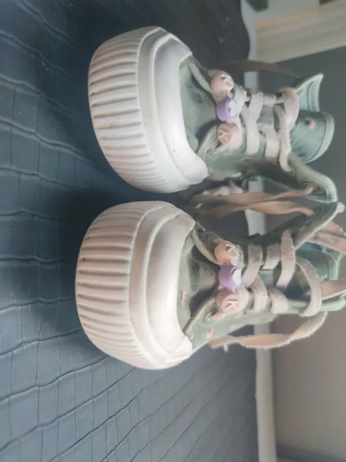Paire de baskets fille genre converse pointure 29 - photo numéro 8