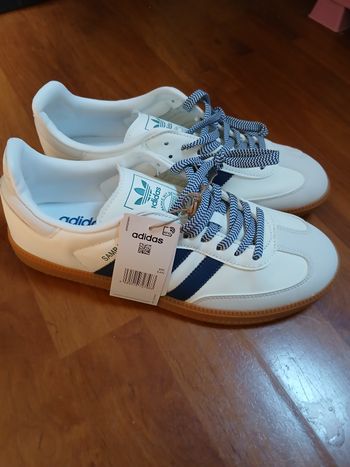 Paire de baskets Adidas samba bleu/blanc neuves T40 neuves  sans boite 