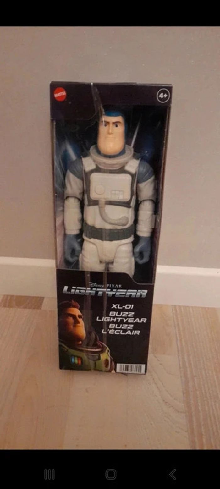 Figurine articulée Buzz l'éclair 29 cm. Mattel Disney Pixar