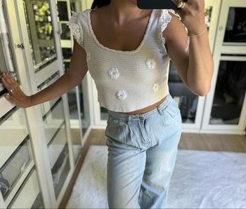 Top crochet blanc avec fleurs brodées bohème